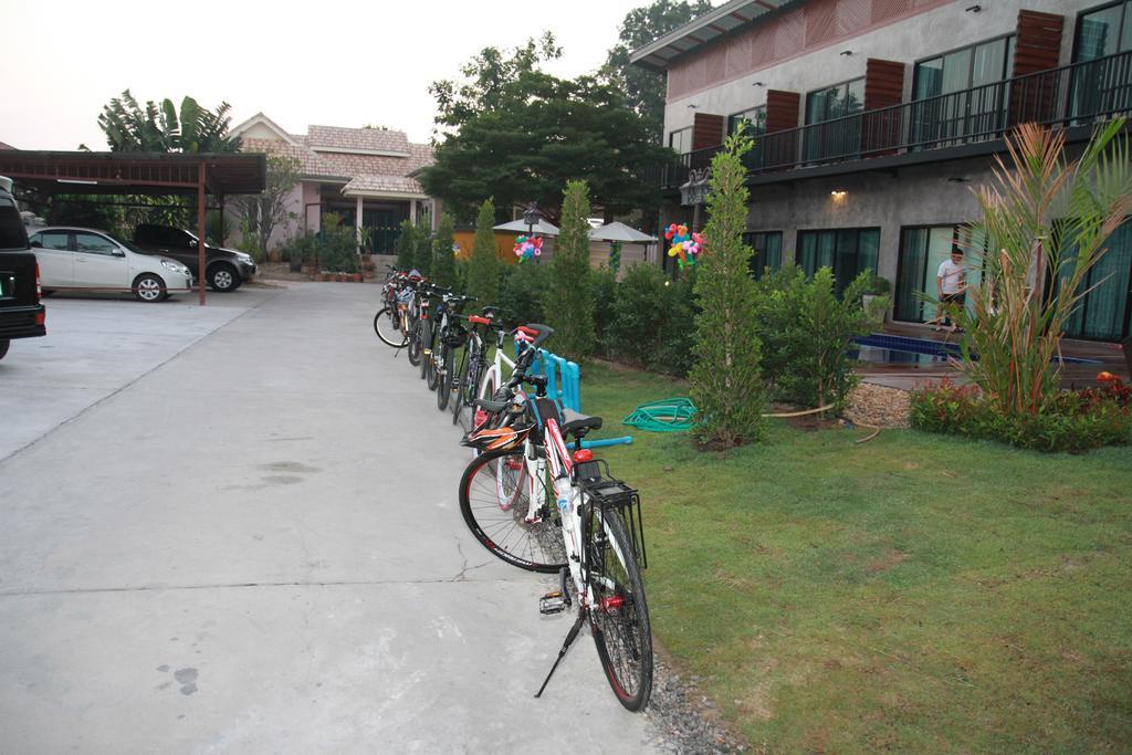 The Bike Loft Family Hostel HHQ Extérieur photo
