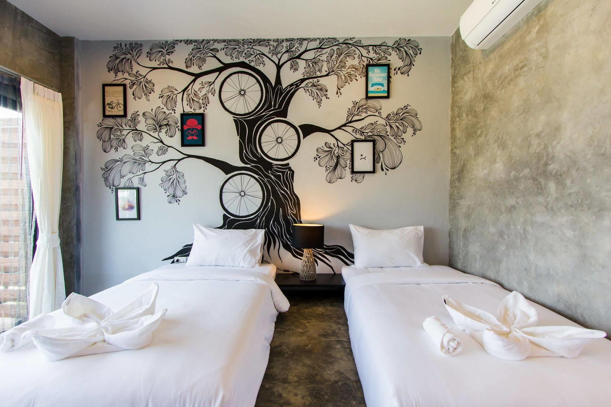 The Bike Loft Family Hostel HHQ Extérieur photo