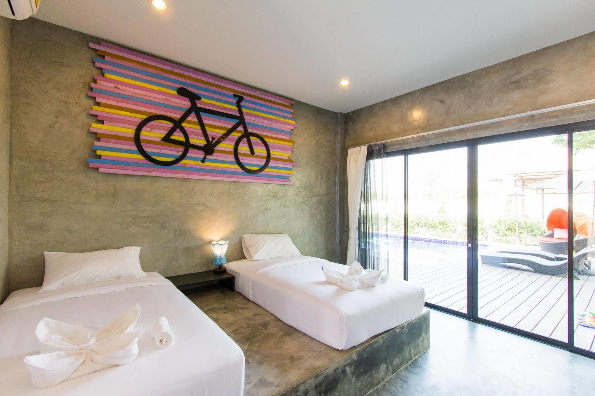 The Bike Loft Family Hostel HHQ Extérieur photo