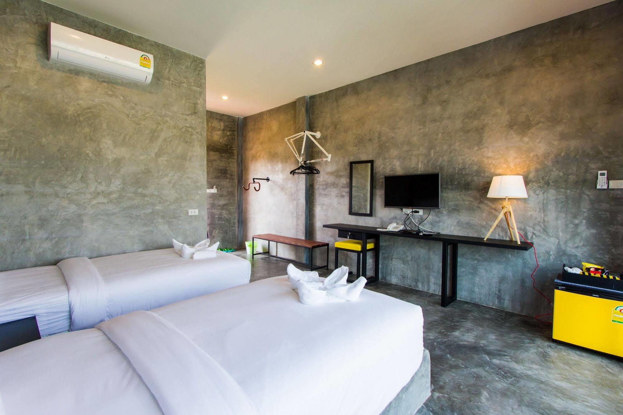 The Bike Loft Family Hostel HHQ Extérieur photo